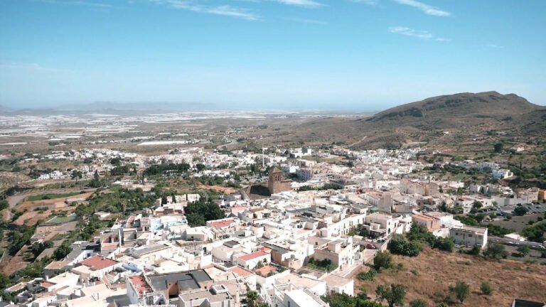 Nijar, on the edge of the Cabo de Gata is known for pottery, chinado ceramics and Jarapa rugs. Níjar has been described as one of the most picturesque towns in Spain