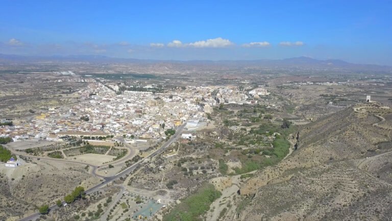 The town of Huércal-Overa sits at a strategic position near the border between Andalucia and Murcia, in the valley of the Almanzora river